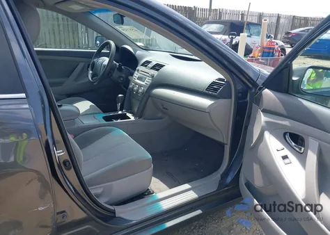 2011 Toyota Camry Le z USA, uszkodzony, nr VIN 4T1BF3EK4BU693052